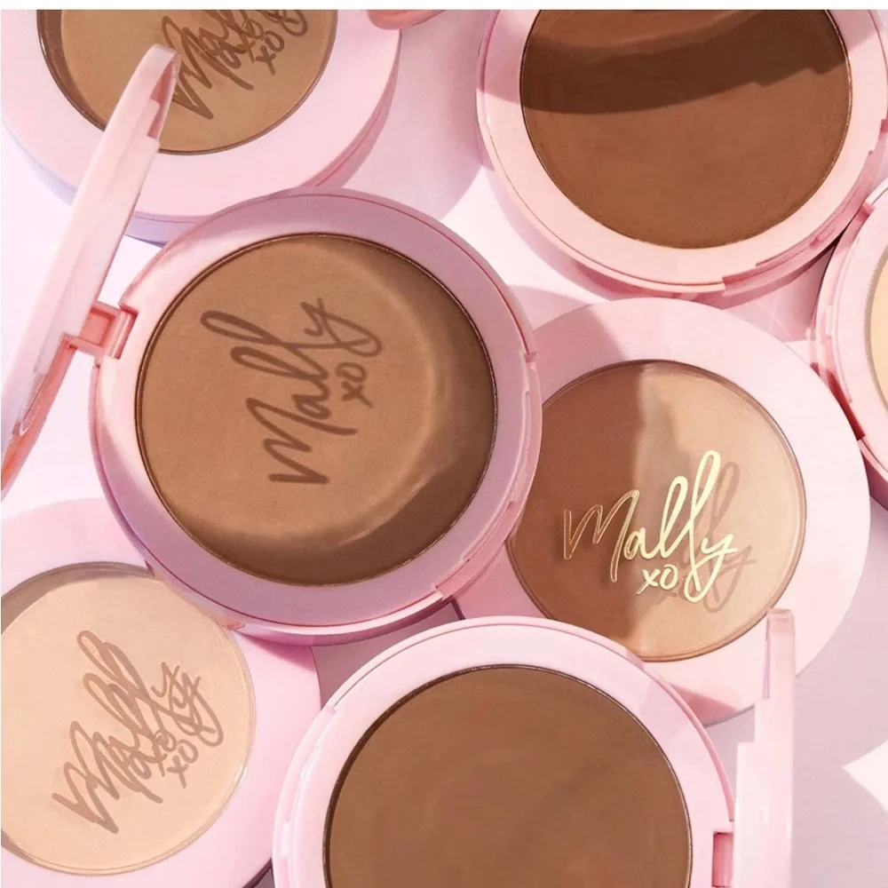 MALLY BEAUTY Soft As Silk Powder Foundation In Medium